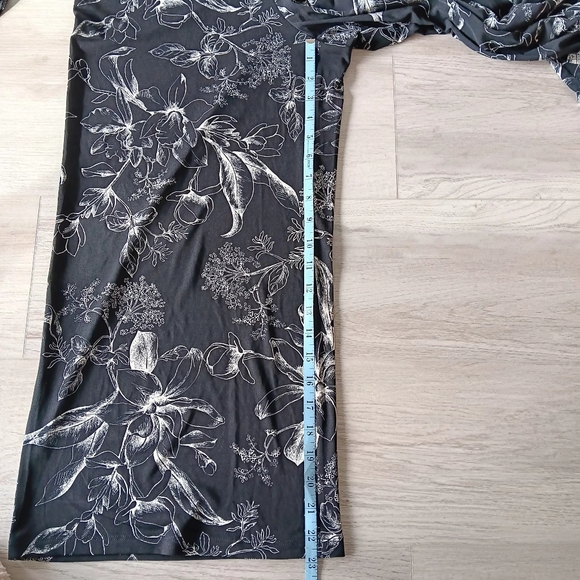 NEW White House Black Market Jacquelyn Floral Black Jumpsuit Crop Chain Detail 8 - Picture 11 of 16